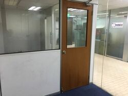 North Bridge Centre (D7), Office #582255591